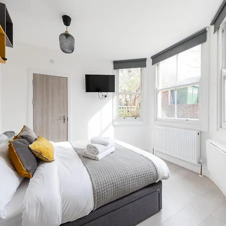 Double Ensuite Sleeps 2 Long Term Welcome With Garden View London Exterior photo